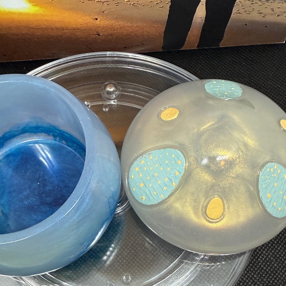 Blue and White Resin Mushroom Jar Decor - Picture 4 of 12